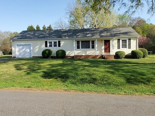 Photo - Charming Vintage Ranch, Den, Fireplace, Screened Porch