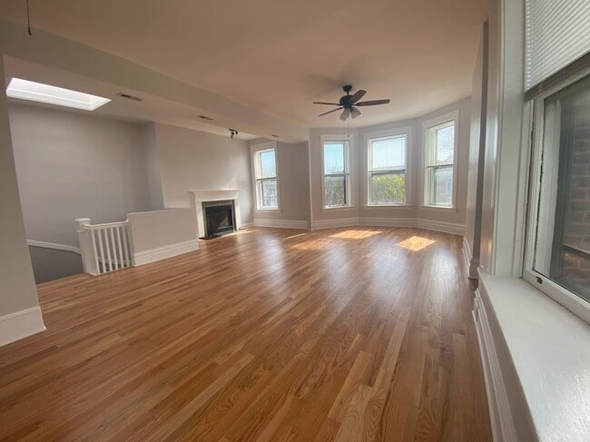 Building Photo - 4200 N Damen Ave Unit 3 Rental