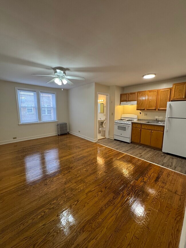 Photo - 4956 S Prairie Ave