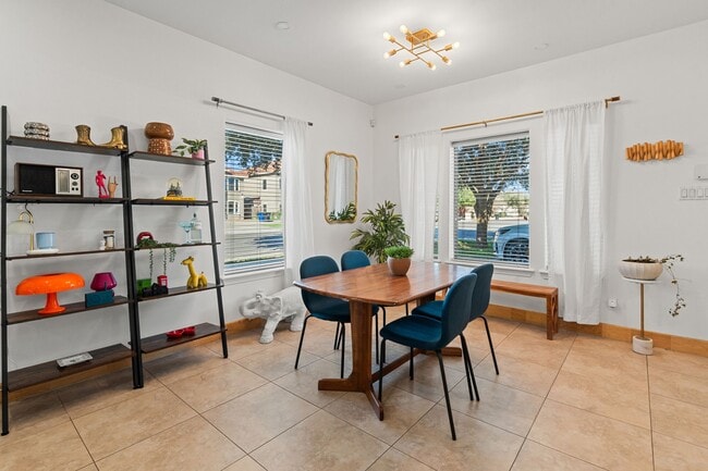 Photo - 3002 S L Ln