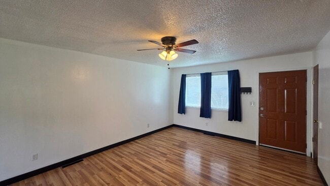 Building Photo - Remodeled Two Bedroom Duplex Off Reserve