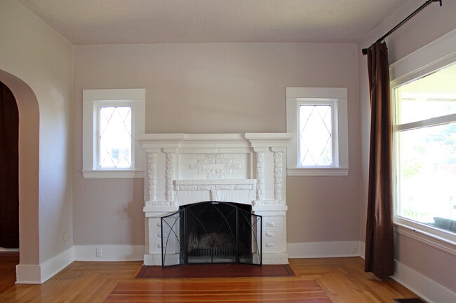 Photo - 1483 NE Going St Unidad LWR