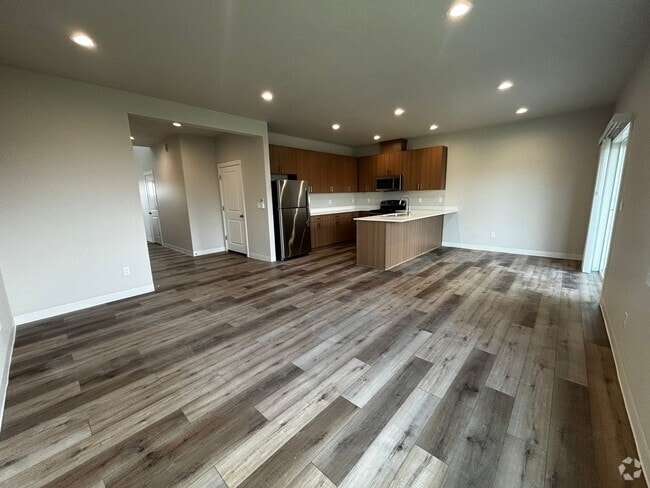 Building Photo - 2422-2422 Leonard Ln Unit 2420 Leonard Ln. Rental