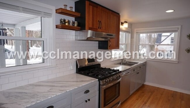 Photo - 501 W Dean Ave