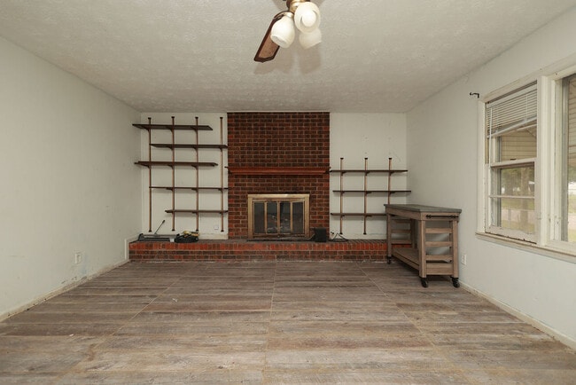 Photo - 618 Ledford St
