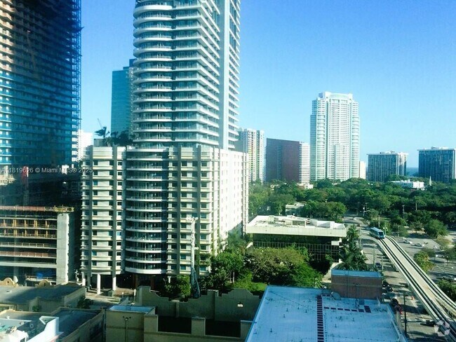 Building Photo - 79 SW 12th St Unit 1602-S Rental
