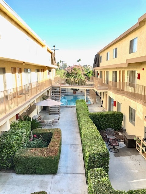 Court Yard Walkway