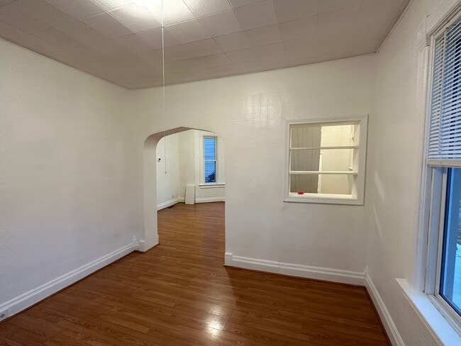 Photo - 215 Fremont St S