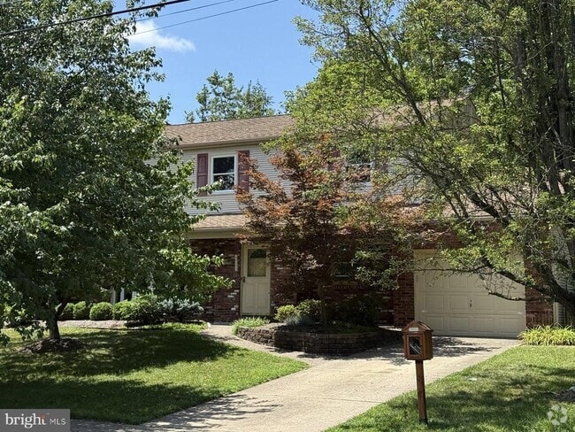 Building Photo - 444 Suffolk Dr Rental