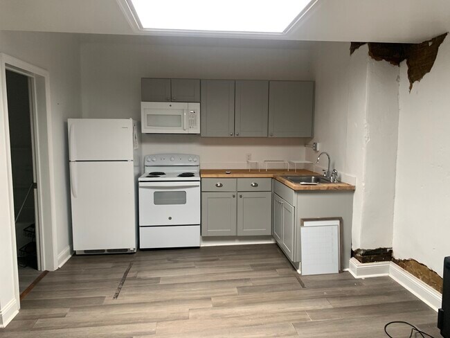 Photo - 319 N Main St