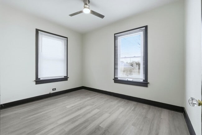 Photo - 2406 Miner St