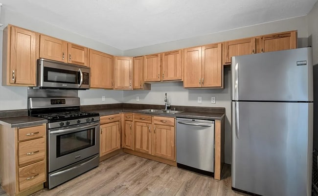 Photo - 4 bedroom 2 bathroom located in Champaign- Available August!