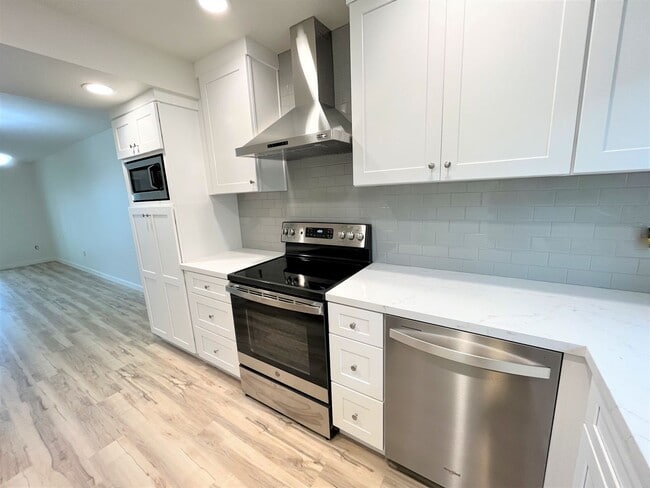 Photo - Light & Bright, Remodeled 3BD/1.5BA w/ 1 Car Garage, Comm Pool, Park and Greenbelts