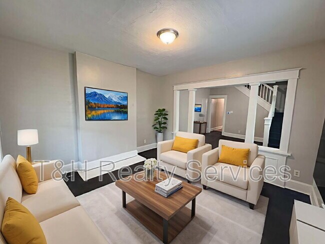 Photo - 1624 Yandes St