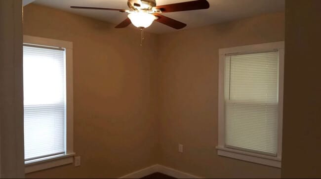 Photo - 472 Jefferson St