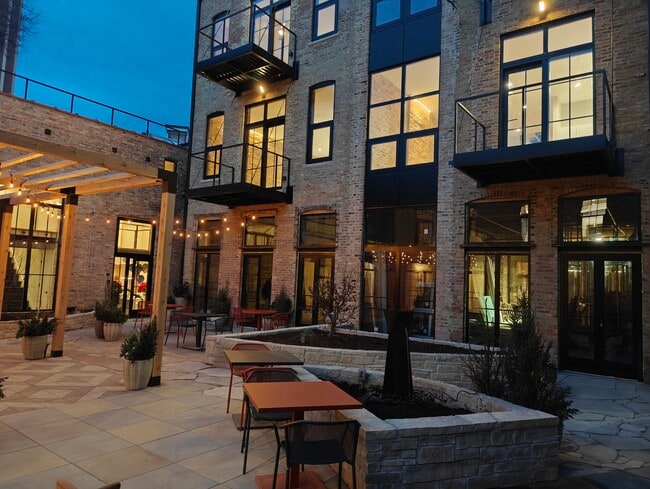 Photo - 1810 N Wells St