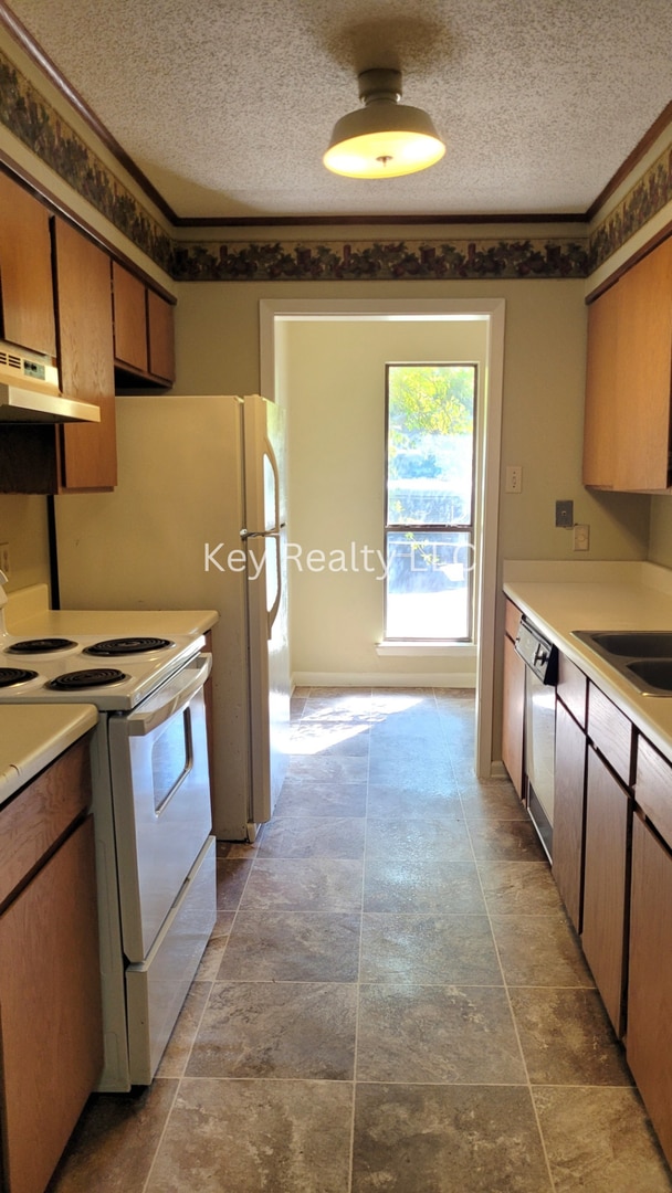 Photo - 602 - B Gary K - Pineville