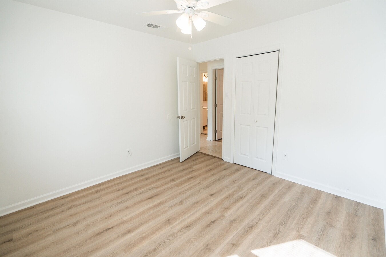 Photo - 406 Essex Dr