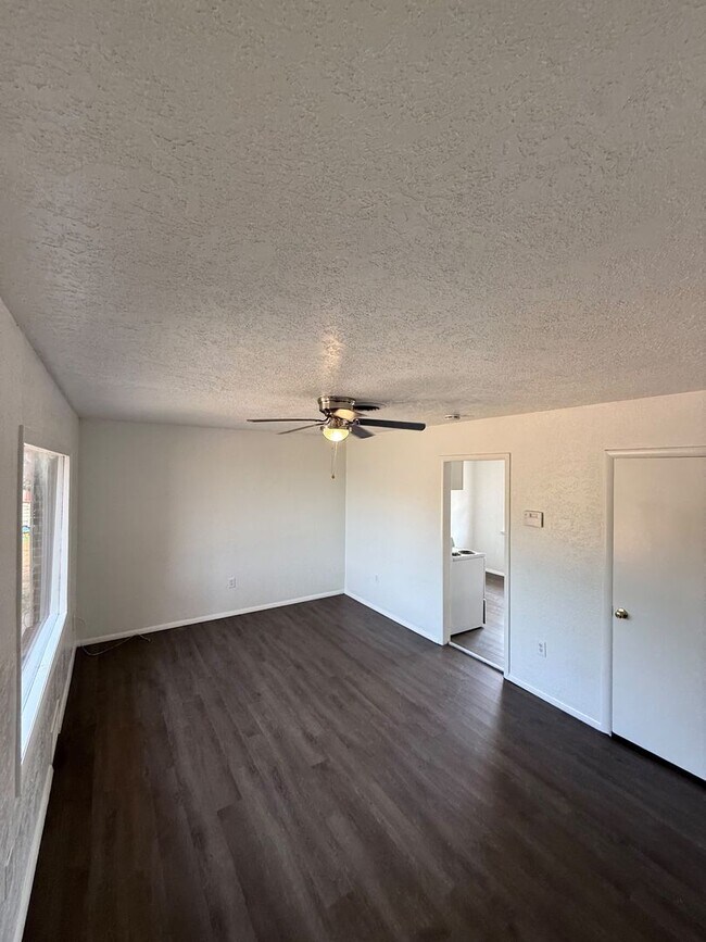 2325 NW 35th St