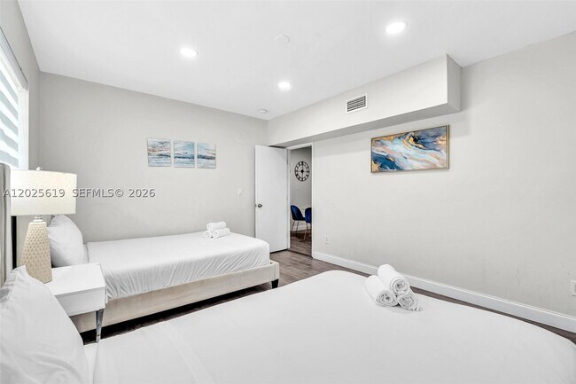 10002 E Bay Harbor Dr Unit 7