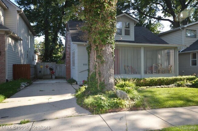 Photo - 932 Humphrey Ave
