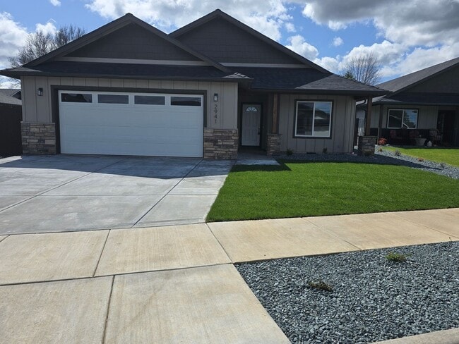 Photo - 3 bed 2 bath Home for Rent in Grants Pass