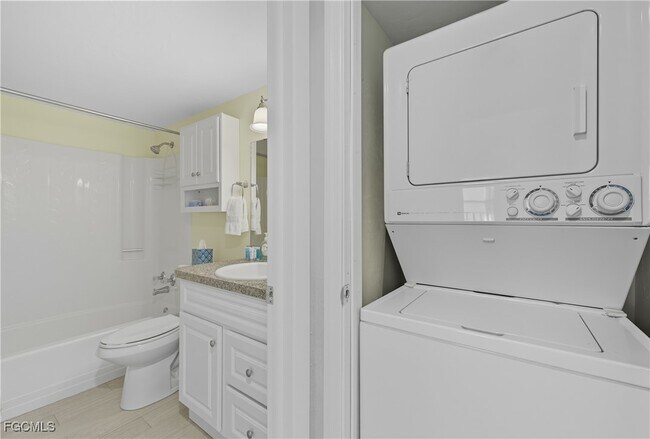 Photo - 16881 Davis Rd Unidad 126