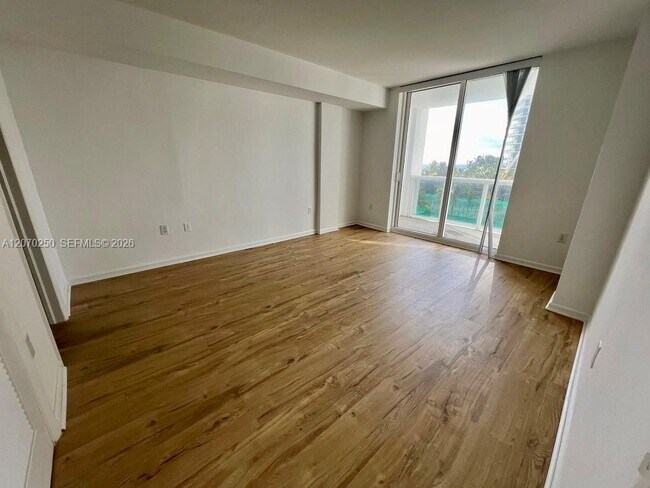 10275 Collins Ave Unit 415