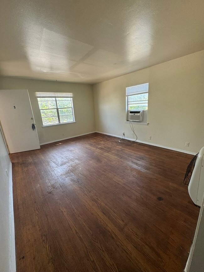 Building Photo - 1108 Neff St Rental