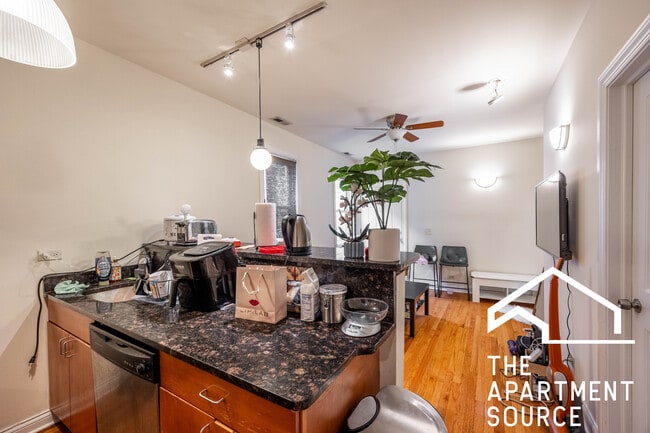 Photo - 1738 W Altgeld St Unidad 2R