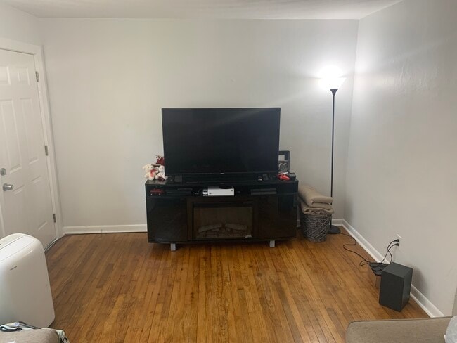 Living room - 4109 5th St