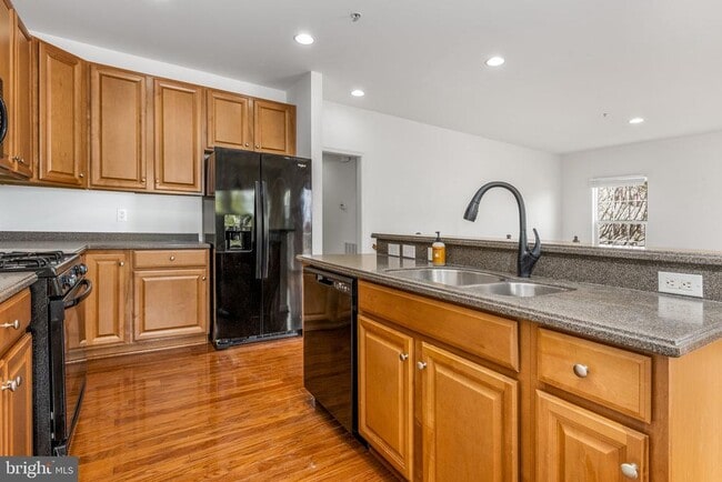 Building Photo - 202 Bardel Dr Unit 202