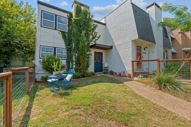 Photo - 3211 Northeast Dr