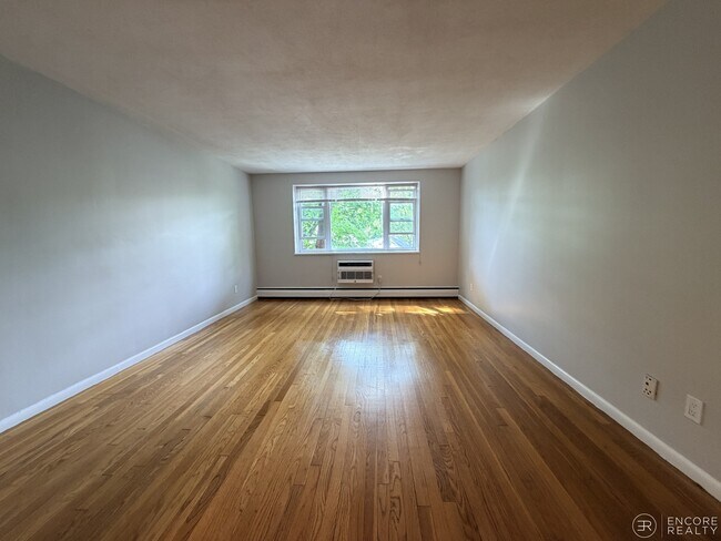Building Photo - 110 Babcock St Unit 36