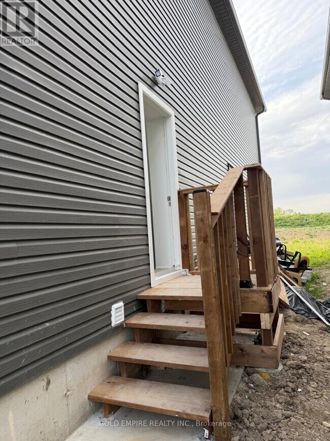 Photo - 1612 Capri Cres