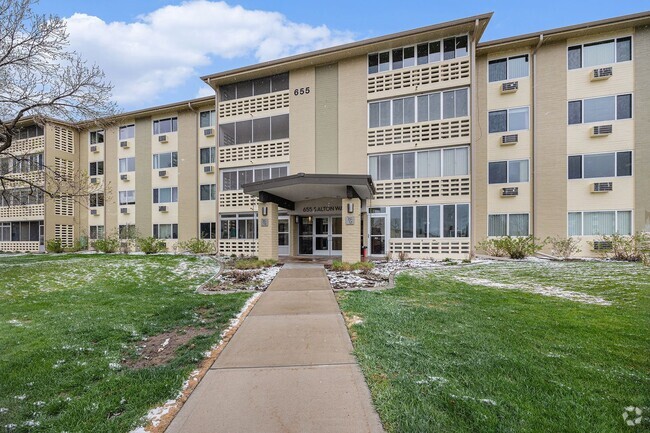 Building Photo - Coming Soon – Beautifully Updated Condo in... Unit 7A
