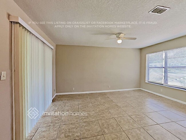 Photo - 527 Brighton Way