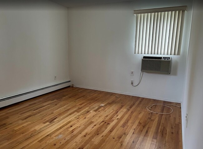Photo - 306 S 5th St