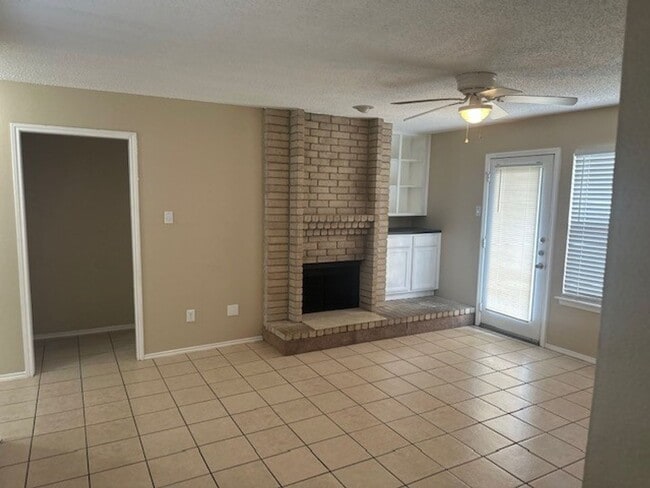 Photo - Charming 2 Bedroom, 2 Bathroom Duplex Near Lakeline Mall!