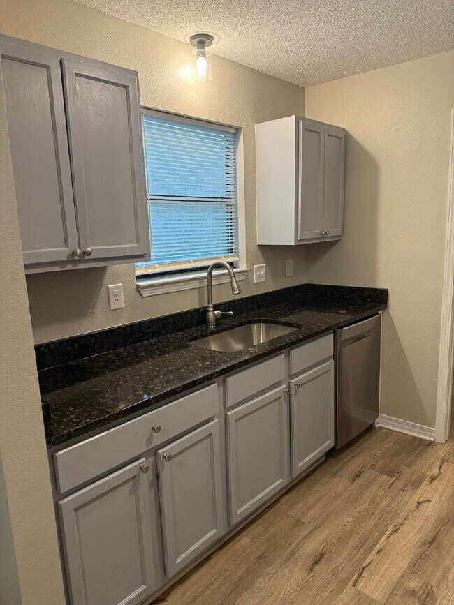 Photo - Renovated 2BR Coastal Apartment in Gulf Breeze – New Granite Counters, LVP Flooring & More! Unidad C