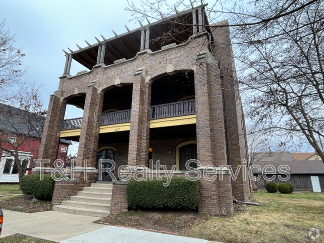 Building Photo - 1827 N Talbott St Unit Apt 3