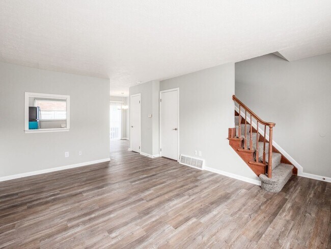 1054 Westborough Dr W