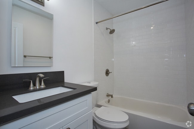 2BR, 1BA - 800 SF - Freeman Apartment Homes