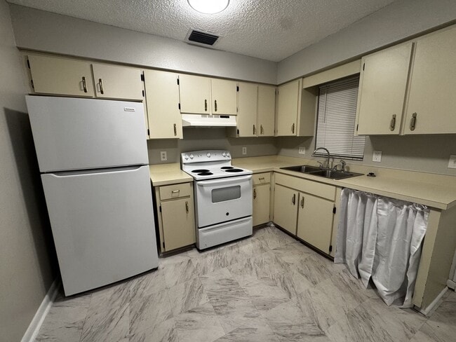 Photo - 704 Green St