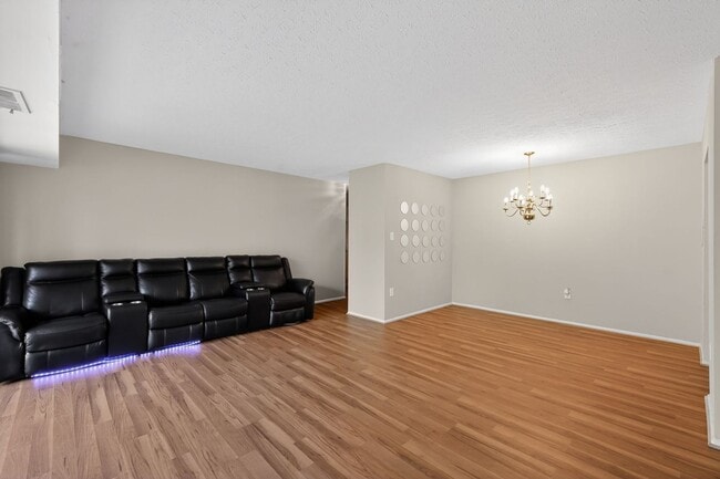 Photo - 5200 Newton St