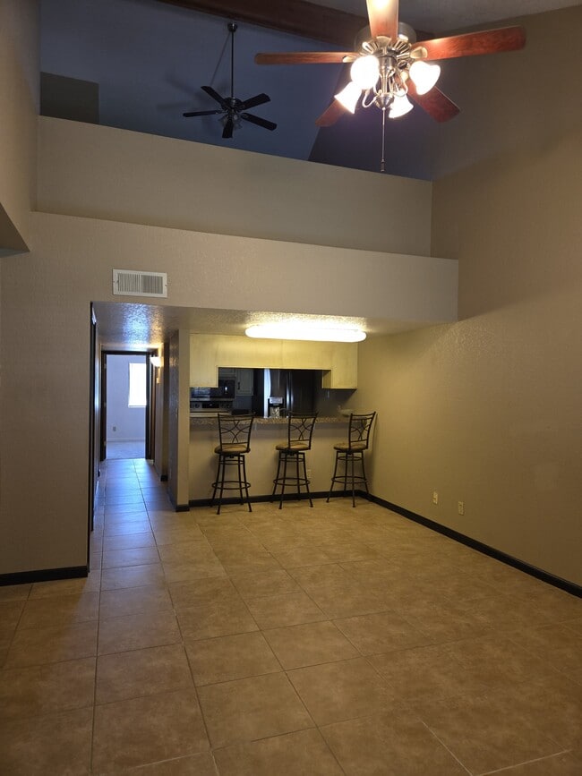 Photo - 3716 E University Dr