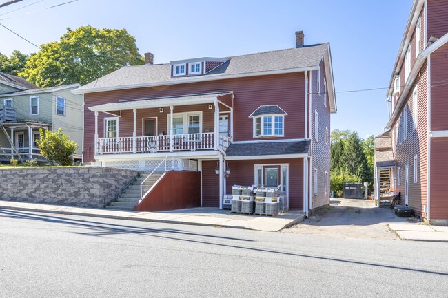 Photo - Spacious 3-Bedroom Duplex in Griswold Unit B
