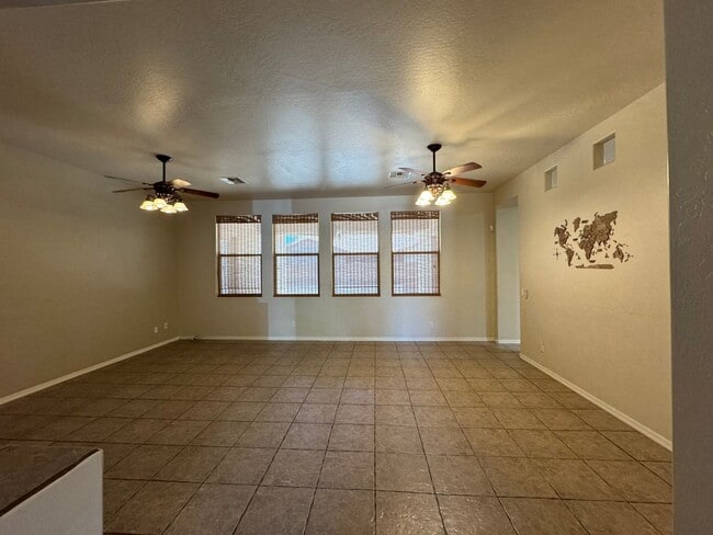 Photo - ***1st month's rent 1/2 off** 4BD / 3BA Ch...