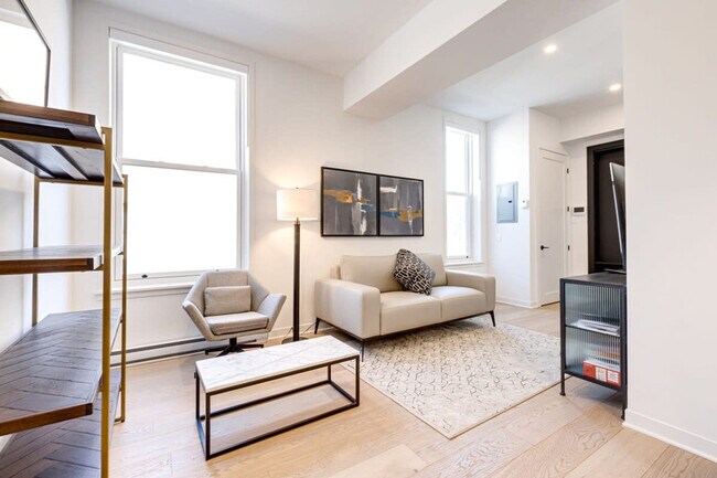 Photo - 4500 Rue Hutchison Unit FL1-ID1254776P