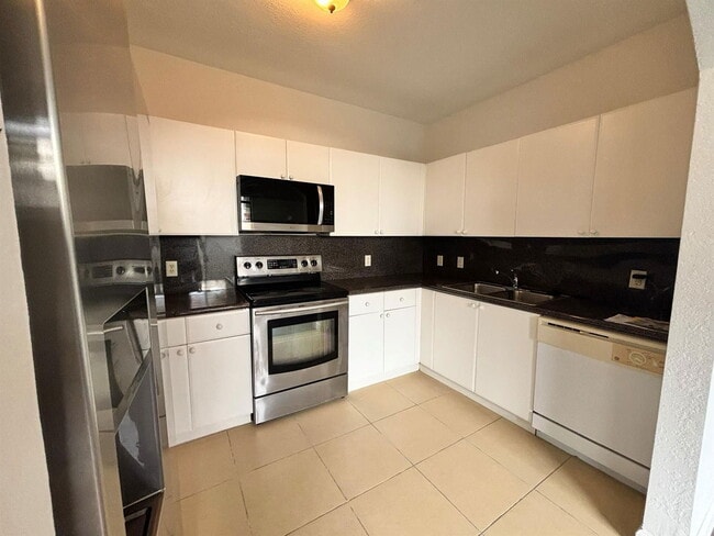 Building Photo - 15503 SW 40th St Rental